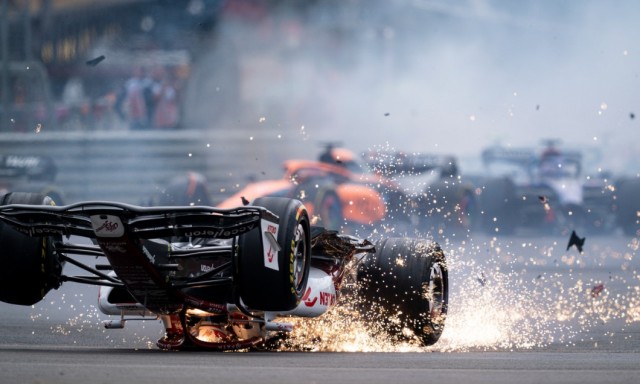 Auto - F1: MP al Marii Britanii, întrerupt aproape imediat după start din cauza unei accident