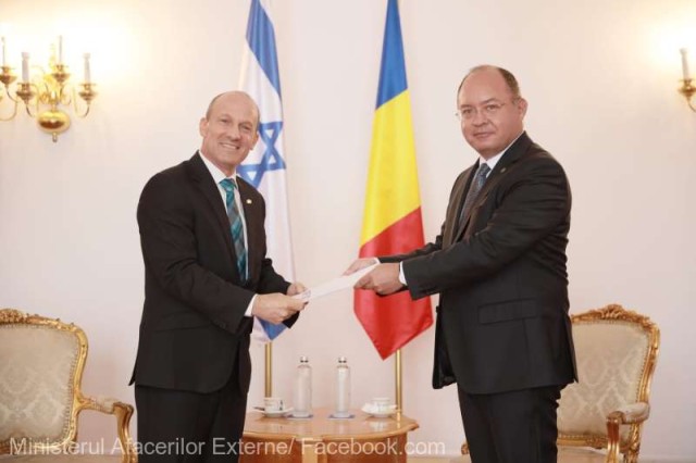 Ambasadorul agreat al Israelului la Bucureşti, Reuven Azar, primit de ministrul Aurescu