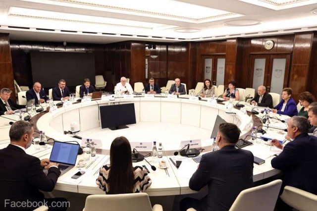 Premierul, întâlnire cu asociaţiile oraşelor şi comunelor: Măsurile de plafonare a preţurilor la energie