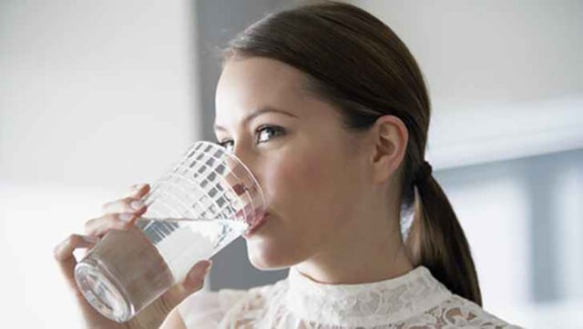 De ce trebuie să bem apă dimineața și ce boli prevenim