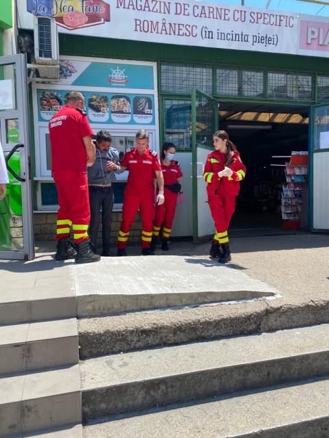 Un bărbat a leșinat, în piața Tomis 3