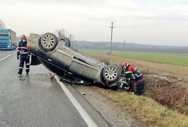 Autoturism răsturnat la ieșire din Istria
