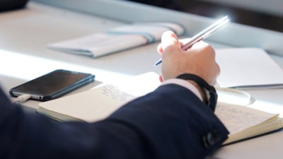 Eliminat din bacalaureat, după ce a fost prins cu telefonul la toaletă, și-a făcut dreptate în instanță