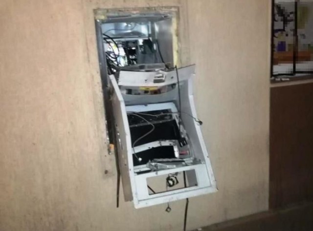 Unul dintre bărbații care au aruncat bancomatul de la Lumina în aer, nu suportă arestul!