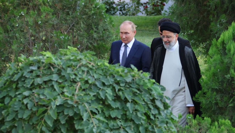 Rusia și Iranul vor să-și facă propriul sistem SWIFT: Dorim renunțarea la dolar