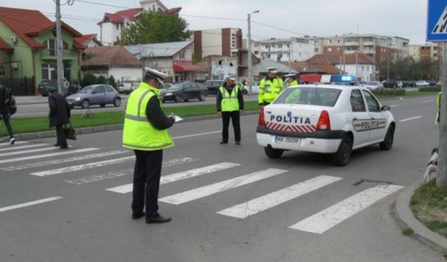 S-a urcat beat la volan și a accidentat două minore pe trecerea de pietoni