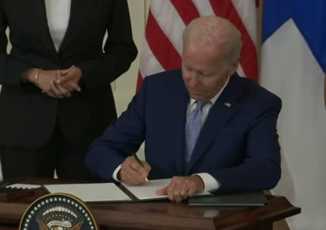 Biden a parafat ratificarea aderării Finlandei şi Suediei la NATO