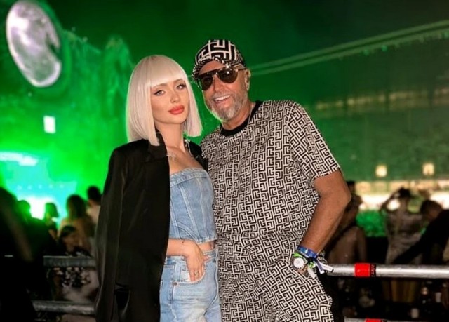 Cătălin Botezatu, extaziat în compania unei blonde misterioase, la Untold