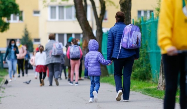 Când începe şcoala în 2022, elevii merg mai repede la ore