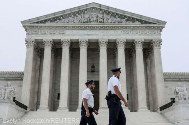 SUA: Curtea Supremă consacră într-o hotărâre dreptul americanilor de a purta arme în exteriorul locuinţelor lor