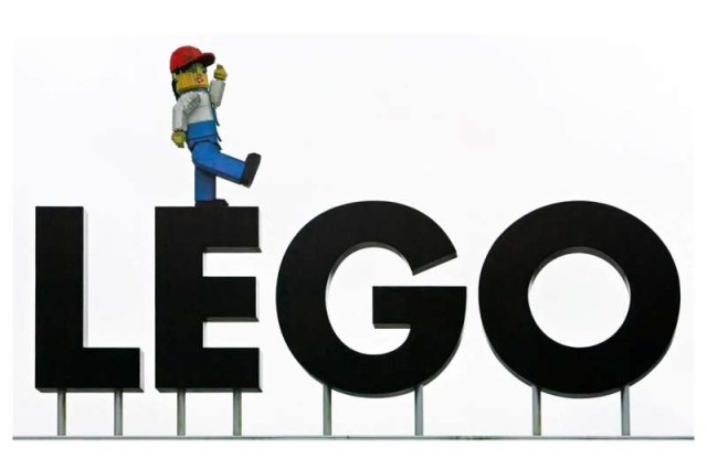 Lego investeşte peste un miliard de dolari în SUA