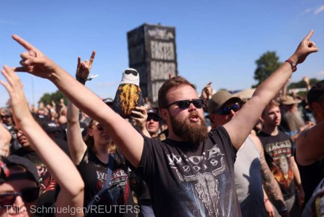 Aproximativ 750 de fani ai muzicii heavy metal au ajuns la Festivalul Wacken călătorind cu un 'tren al petrecerilor'
