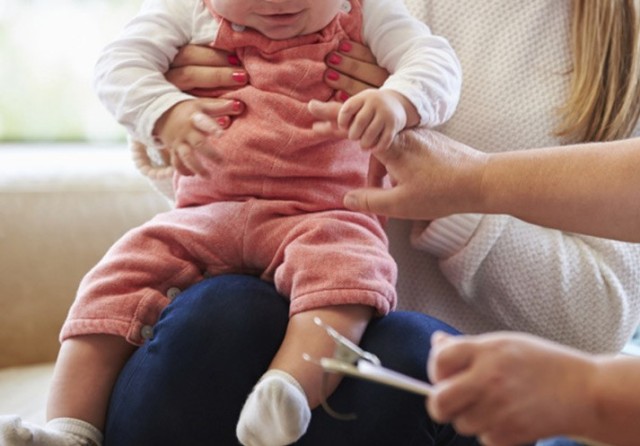 Proiect de lege adoptat: Românii care au angajat bonă vor avea noi obligații