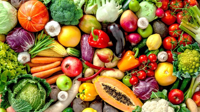 Cele mai sățioase fructe și legume, potrivit nutriționiștilor