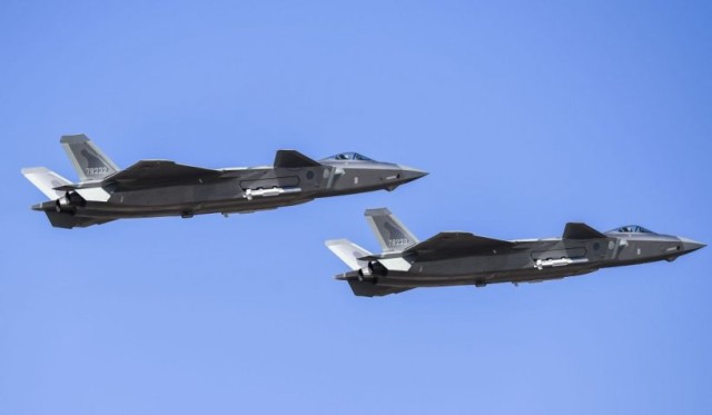 Noi tensiuni în strâmtoarea Taiwan. China a trimis 19 avioane de război