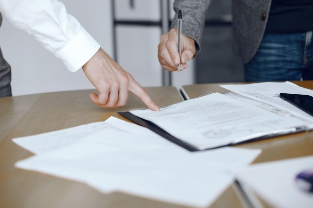 Guvernul Ciucă, somat să renunţe la suprataxarea contractelor part-time