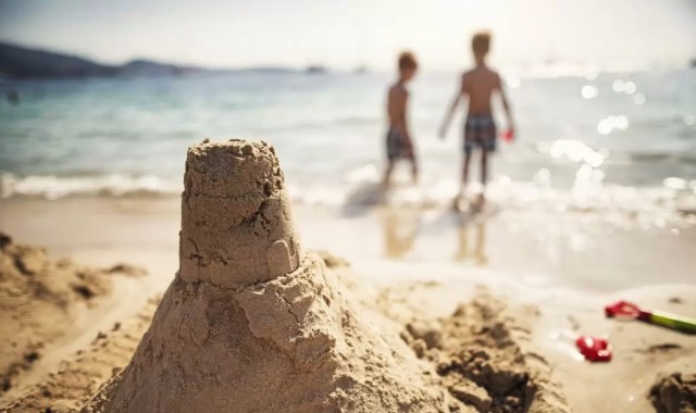Campanie umanitară: 20 de copii proveniți din medii defavorizate vor veni în tabără la mare