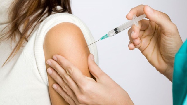 Coadă la vaccinarea anti-HPV. Serul lipsește