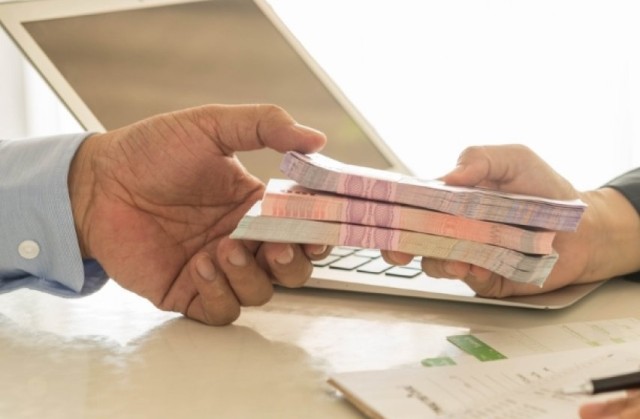Credite doar pentru deștepți: Românii care vor să ia bani de la bancă trebuie să dea un test înainte