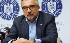  Magdalena Tiță, ținută în brațe de ministrul Culturii, deși instituția pe care o conduce cere șpăgi pentru avize
