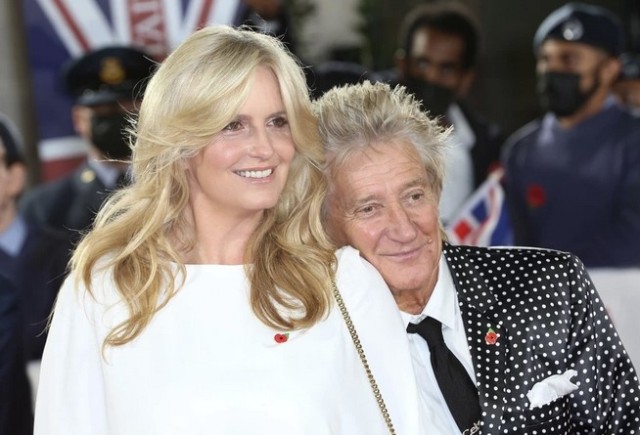 Ce bine arată soția lui Rod Stewart la 51 de ani! Artistul o răsfață pe Penny cu cele mai scumpe cadouri