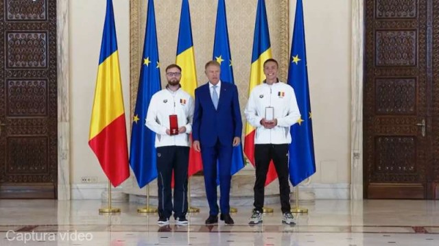 David Popovici şi antrenorul său, decoraţi de președintele Iohannis