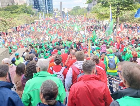 Protest masiv la Bruxelles, cu aproape 100.000 de oameni, ca reacție la creșterea costului vieții. Video