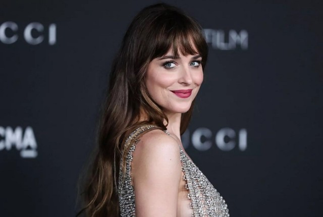 Dakota Johnson, protagonista unei ecranizări Netflix după romanul 'Persuasion' de Jane Austen