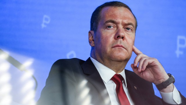 Putin l-a trimis pe Medvedev la Beijing cu un mesaj pentru Xi