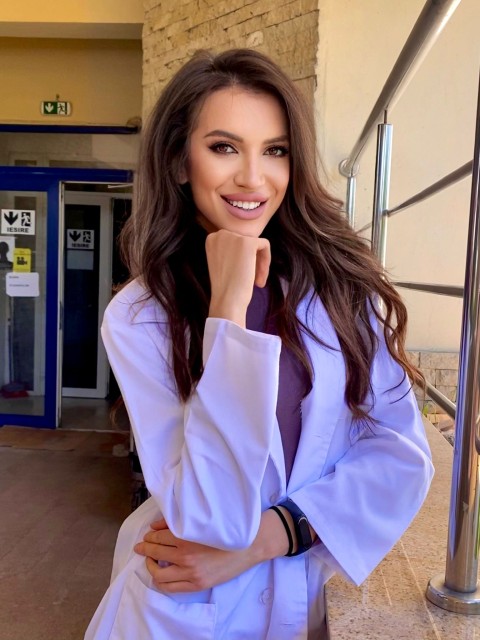 Alexandra Doicescu, semifinalista Miss Univers România 2021, își deschide propria clinică medicală