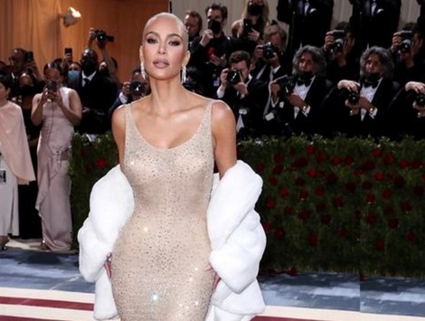 Kim Kardashian a distrus rochia lui Marylin Monroe. Imagini dezolante cu ținuta de 5 milioane de dolari!