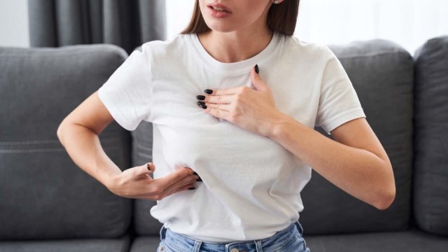 Durerea de sâni: când este normală și când ar trebui să ne îngrijoreze