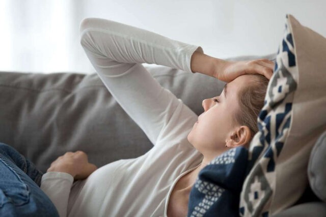 De ce mă trezesc cu durere de cap? 4 cauze care te vor face să te gândești mai mult la sănătatea ta