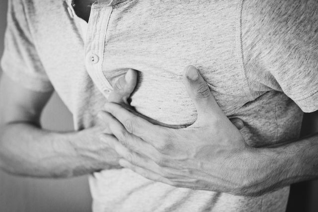 Durerea în capul pieptului și primele semne ale unei posibile urgențe medicale