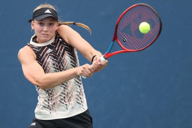 Tenis: Kazaha Elena Rîbakina va fi adversara Simonei Halep în semifinale la Wimbledon