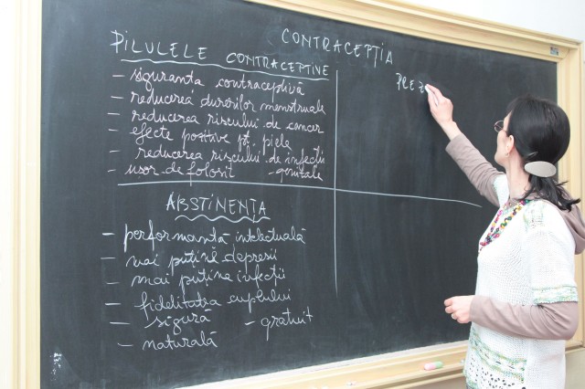 Educația sexuală în școli, un subiect tabu pentru mulți oameni