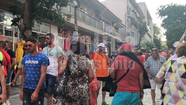 Turiștii au dat stațiunea Mamaia pe Eforie Nord! Video