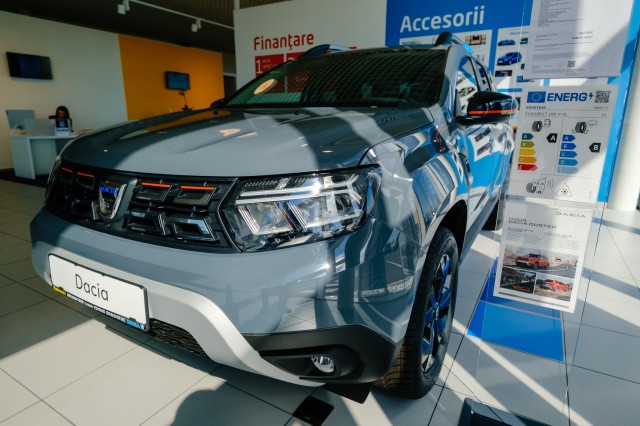 Robert Șerban, de la Eforie, cumpără mașini 4x4 de la dealerul care a vândut Dacia Spring cu defecte