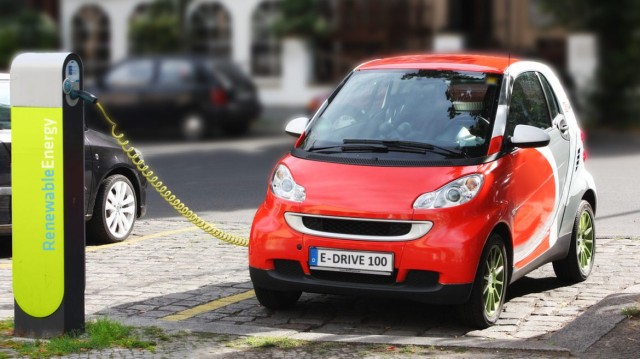 Lipsa componentelor auto a dus la scăderea cu 4,4% a vânzărilor de maşini 'verzi' în Europa, în T2