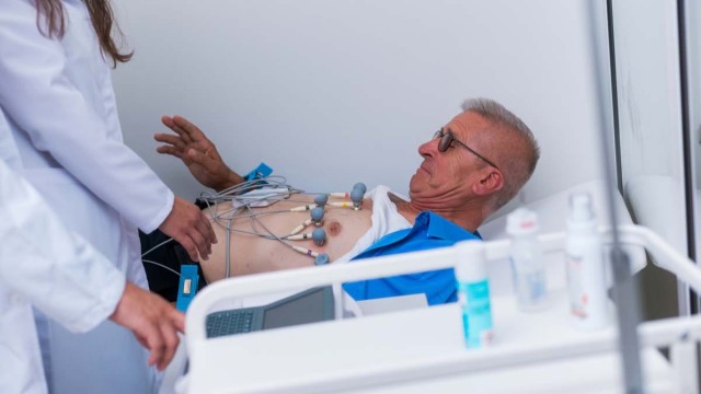 Electrocardiograma, utilă în diagnosticul afecțiunilor cardiovasculare, alături de valorile colesterolului