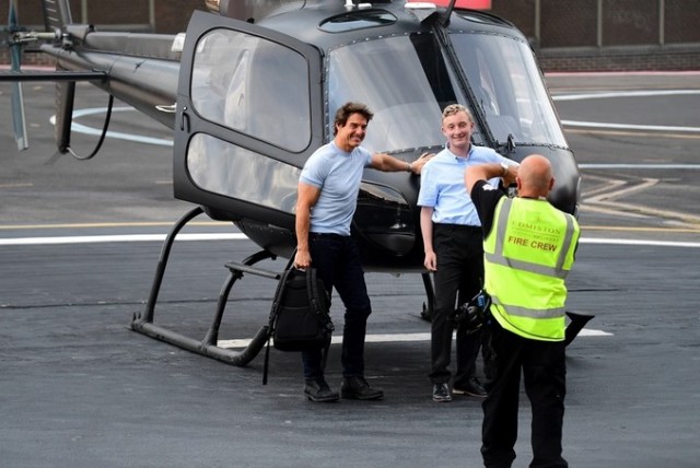 Tom Cruise e „Top Gun“ și-n viața reală! Actorul își pilotează singur elicopterul, la 60 de ani