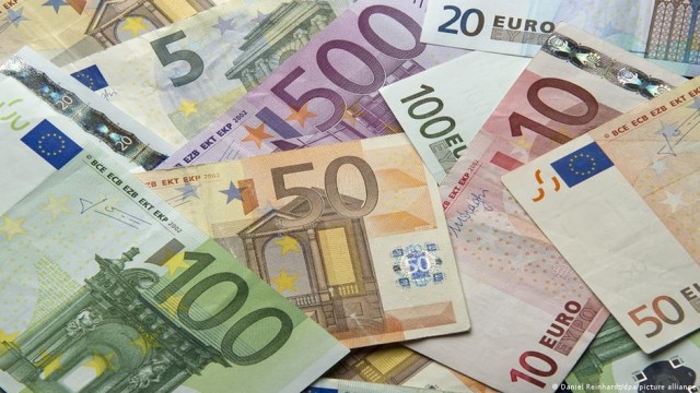 Raport: România nu poate spera la o aderare rapidă la zona euro, în lipsa unei consolidări fiscale durabile