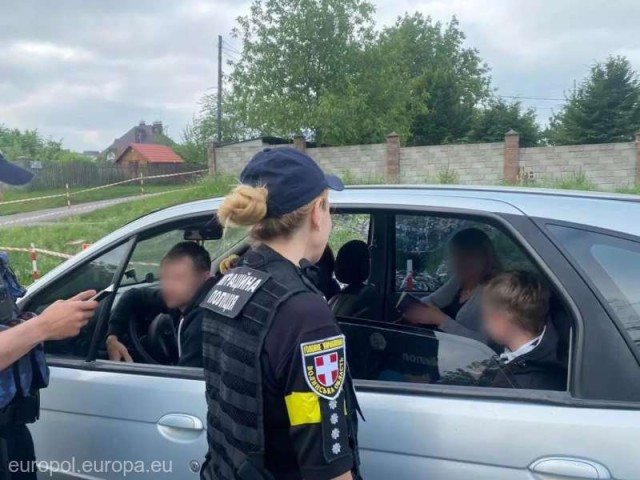 Europol: Peste 130 de arestări într-o operaţiune de poliţie la nivel european împotriva traficului de fiinţe umane