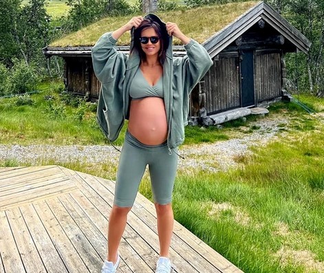Ce graviduță sexy e Magda Pălimariu! Vedeta se bucură de fiecare minut în Norvegia