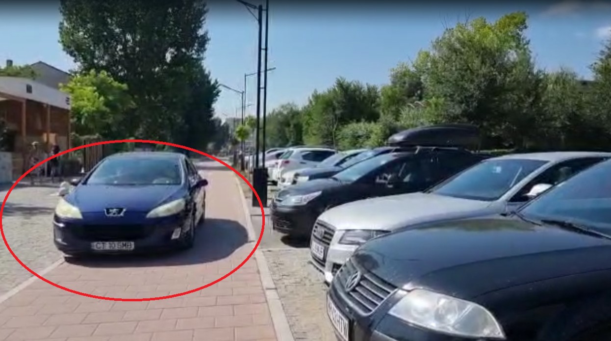 Exasperați de traficul aglomerat din stațiune, locuitorii merg cu mașinile pe faleză! Video