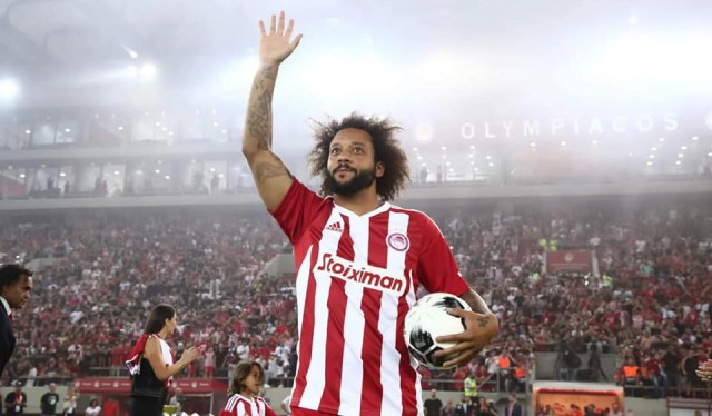 Fotbal: Peste 20.000 de suporteri ai lui Olympiakos Pireu i-au făcut o primire călduroasă brazilianului Marcelo
