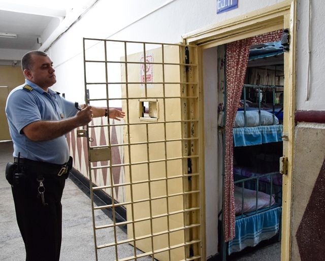 Polițiștii din pușcării vor bani mai mulți și amenință Guvernul