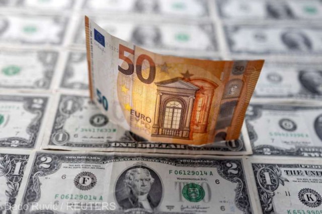 Euro valorează mai puţin de un dolar, pentru prima dată după 2002