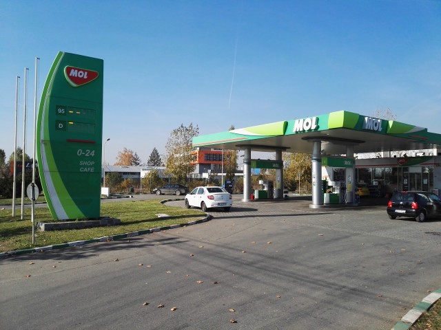 Şoferii din Ungaria se confruntă cu limitarea realimentării la benzinăriile MOL şi OMV