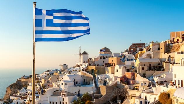 Grecia anunţă că numărul de turişti străini s-a dublat în acest an în pofida războiului